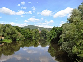 které Ohře odděluje od Krušných hor