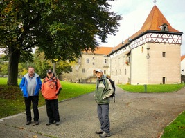 a kochali se malebností hradu,