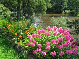 vcházíme do malebného údolí