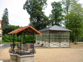 a pokračujeme k lesní samotě