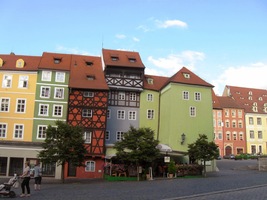 malebné domy na Náměstí krále Jiřího