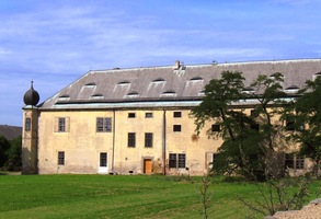 rozlehlý, ale nepřístupný a zanedbaný