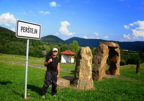 "Menhiry" na okraji obce Perštejn