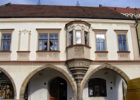 Jsou tu i stylové paláce