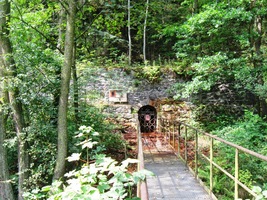 je bývalá hornická osada