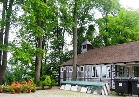 Je to tu, ale opuštěné a bydlí tu jen ukrajinský majitel