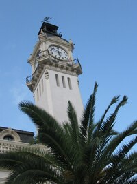 k muzeu Del Arroz s Hodinovou věží