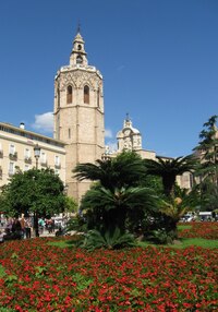 a pak i u katedrály a věže Micalet