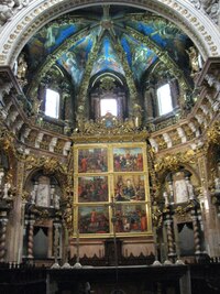 Nádherný hlavní oltár