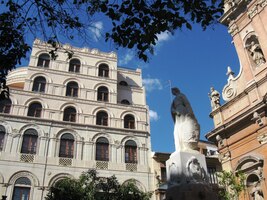 Odpočíváme na stinném náměstí