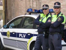 a hlídkují strážci zákona