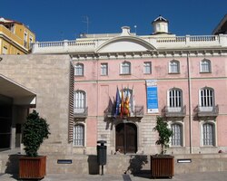 u Arcibiskupského paláce