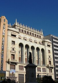 Zajímavé jsou i jiné paláce na náměstí