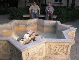 s kašnou na nádvoří v maurském slohu