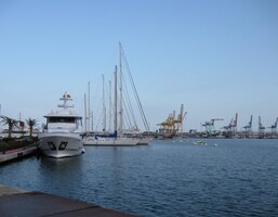 A tady už je valencijský přístav