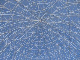 a najednou koukáme, co je to nad námi