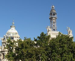 Nejhonosnější z nich je, hádejte co? Pošta!