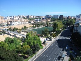 a na druhé straně se rozkládaly parky