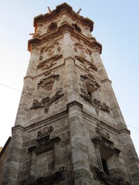 Druhá nejvyšší "rozhledna" města - věž chrámu Iglesia de Santa Catalina