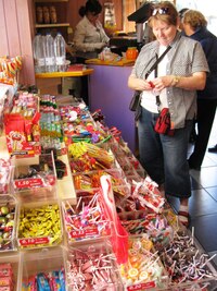 Míša nakupuje cukrovinky