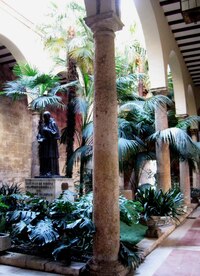 a chrámem San Domingo (nyní pietní místo)