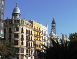 a toto je fronta paláců naproti radnici