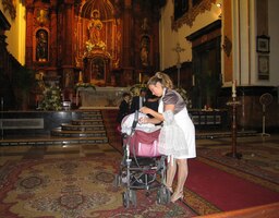 a stáváme se náhodnými svědky křtin