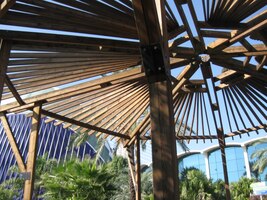 Ve stínu altánku jsme si dali svačinu