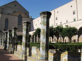 ale hlavně zdobné sloupy