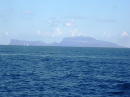 a v dáli se ukázal obrys ostrova Capri