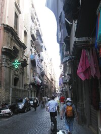 Symbol města - ulice Via Tribunale