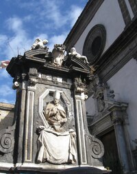 ke vchodu do kateřinského chrámu