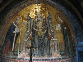 "zázračná" krev sv.Gennara, patrona chrámui