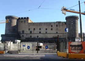 Okolo hradu Castel Nuovo