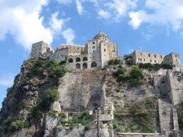 se týčil k nebi kamenný skvost -