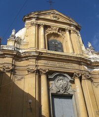 a stropy jeho lodi se už dávno propadly