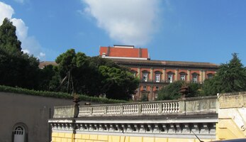 Okolo divadla Teatro San Carlo