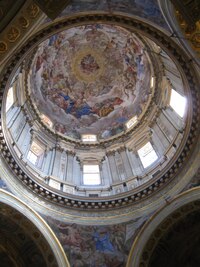 Vraťme se ale pod kupoli v hlavní lodi