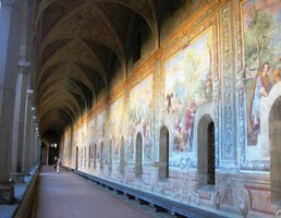 jichž jsou tu nekonečné pásy