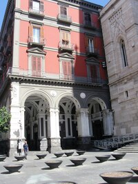 nádvořím s ambity