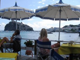 Uff! Chce to  pojíst a posedět