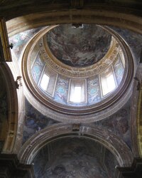 Kupolí sem vniká světlo