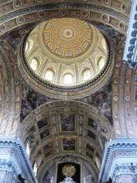 Nová je i tato kupole (starou zničilo zemětřesení)