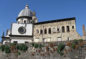 a přidala se i ošuntělá tvář Neapole