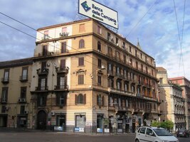 Následují paláce na třídě Via Medina