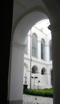 Letmý pohled do rajského dvora