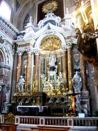 Výzdoba je zde ovšem velkolepá a šokující