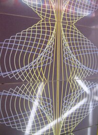 Dlažba chodeb připomíná pavoučí sítě