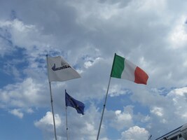 Čí pak je ale ta třetí vlajka?