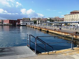 Vyplouvají odtud trajekty